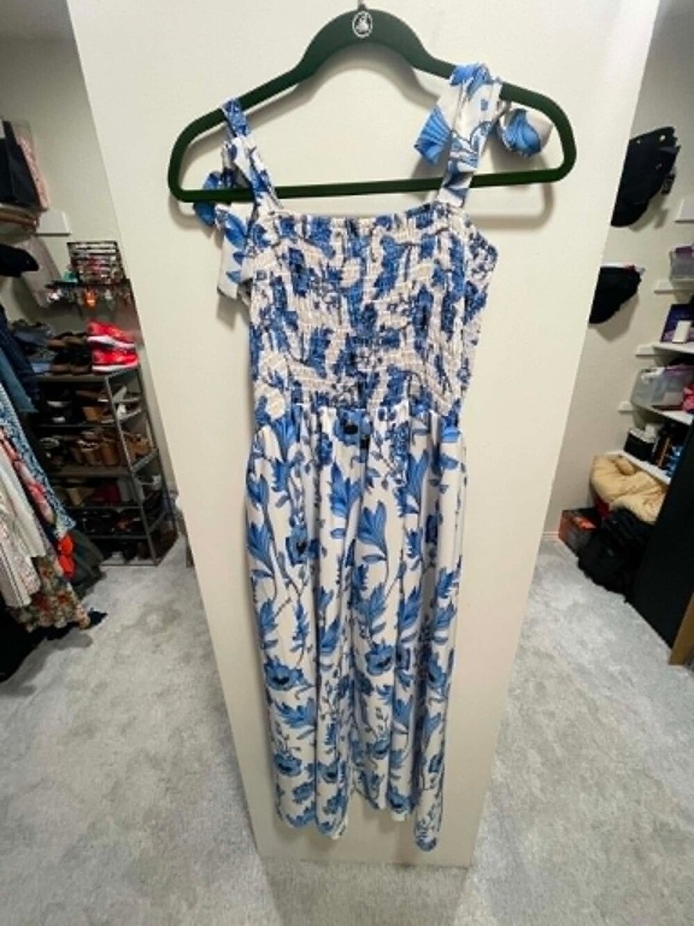 NWOT Sz L Blue and White Floral Smocked Maxi Dress - Picture 2 of 7